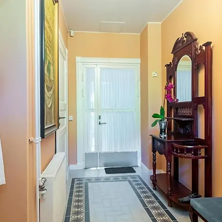 Quarto em Acomodações Particulares Tammirinne *